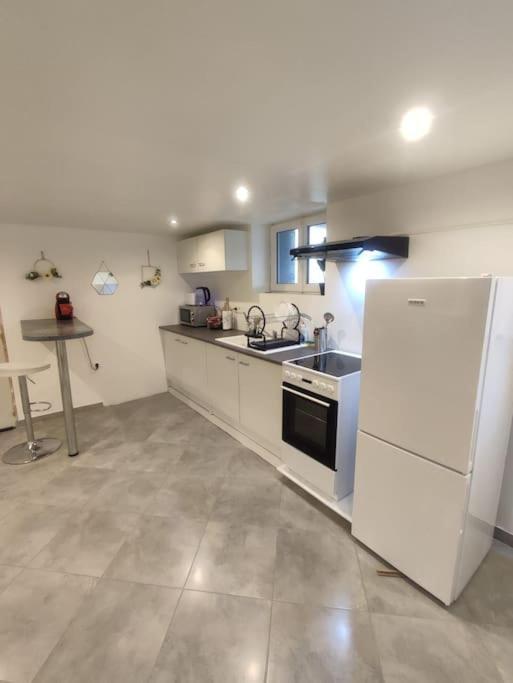 Appartement 100M2, Independant Dans Notre Maison Garennes-sur-Eure Exteriör bild