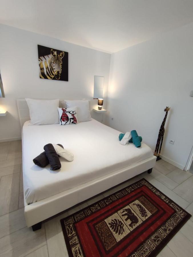 Appartement 100M2, Independant Dans Notre Maison Garennes-sur-Eure Exteriör bild