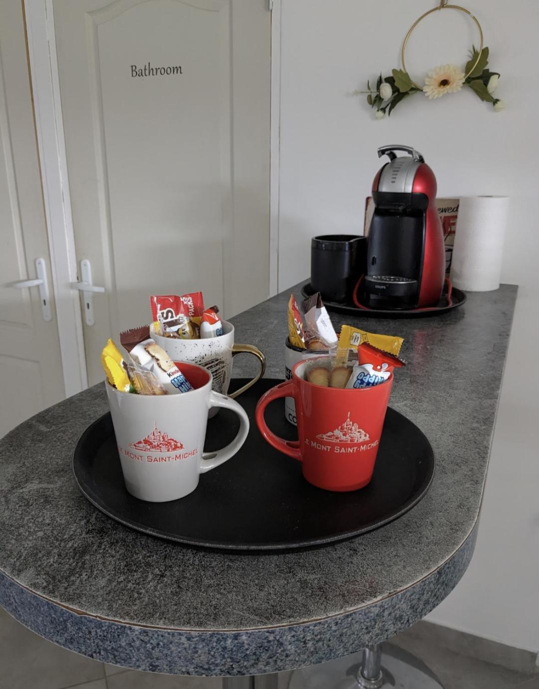 Appartement 100M2, Independant Dans Notre Maison Garennes-sur-Eure Exteriör bild